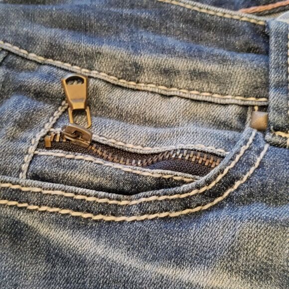 Ariya Jeans 7/8 With Designer Embroidery Pockets - Picture 8 of 16